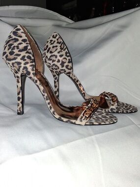 MARCIANO Leopard Print Open-Toe Stiletto Heels Chain Accent Size: 8.5